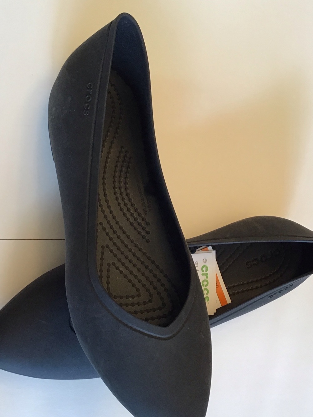 CROCS Women’s Black Pointed Ballet Flats - Picture 3 of 7